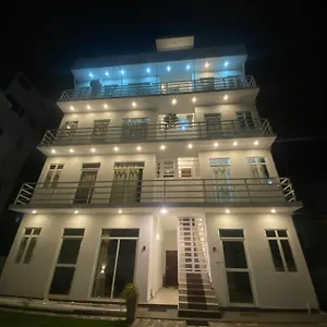 Near Colombo Airport , Катунаяка Шри-Ланка